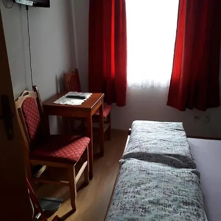 Zlata アパートホテル